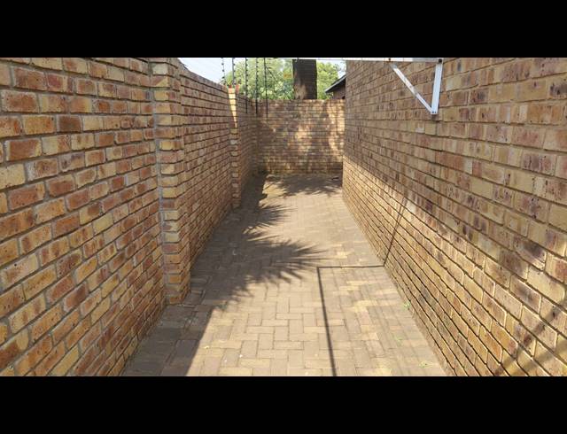3 BEDROOM FREESTANDING FOR SALE IN DENNEOORD